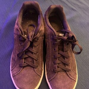 Nike sneakers size 7.5 unisex